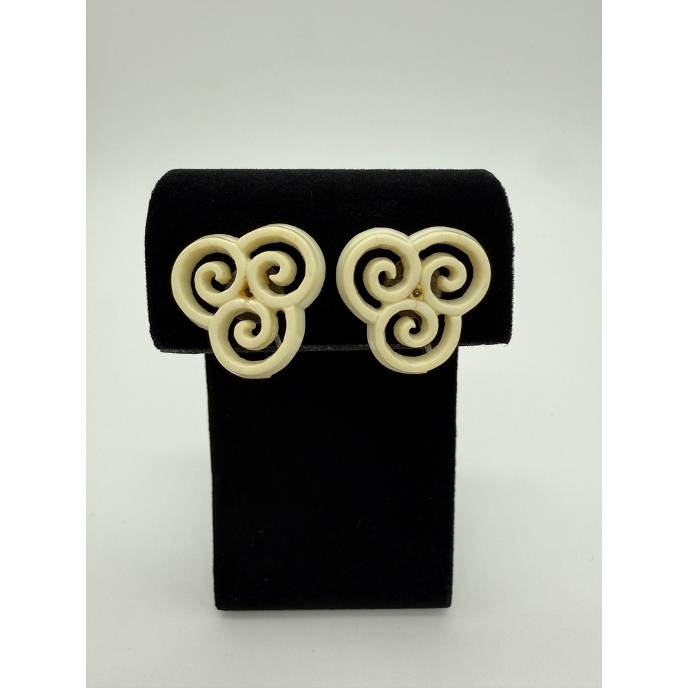 Vintage 1940s–50s Ivory Tone Triskelion Screw Back Earrings